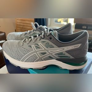 Women’s Asics Gel-Flux 5 New In box, size 10